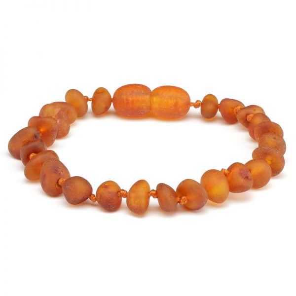 pulseira-ambar-bebe-cognac-rustico-001